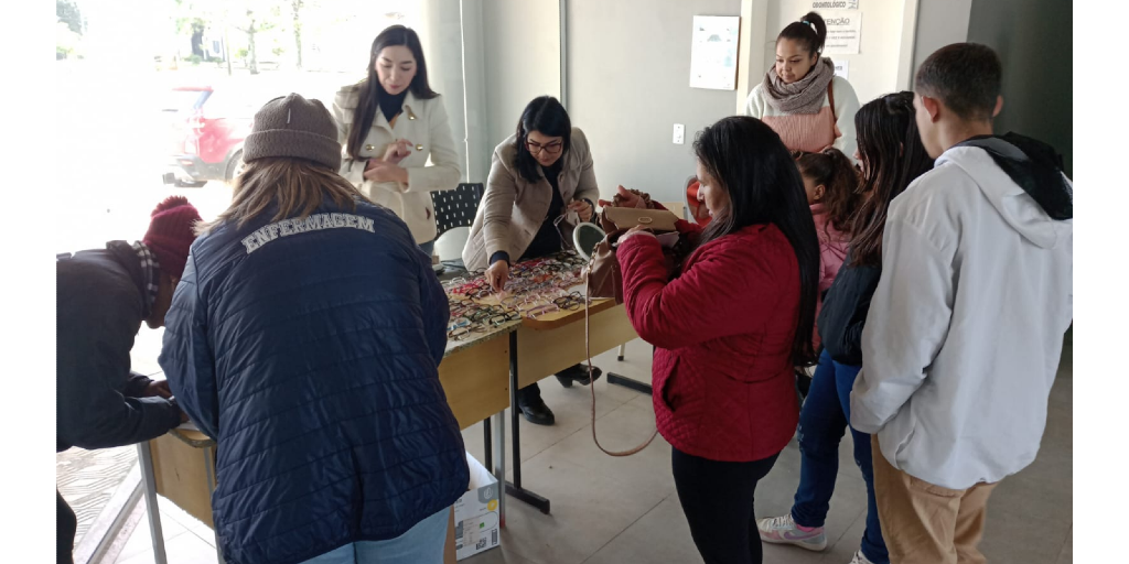 Sindióptica-RS faz doação de óculos para jovens em Mostardas