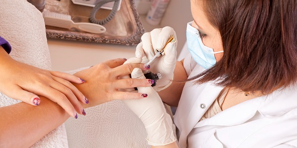 Oportunidade na área da beleza: Senac Tramandaí oferece curso gratuito de Manicure e Pedicure