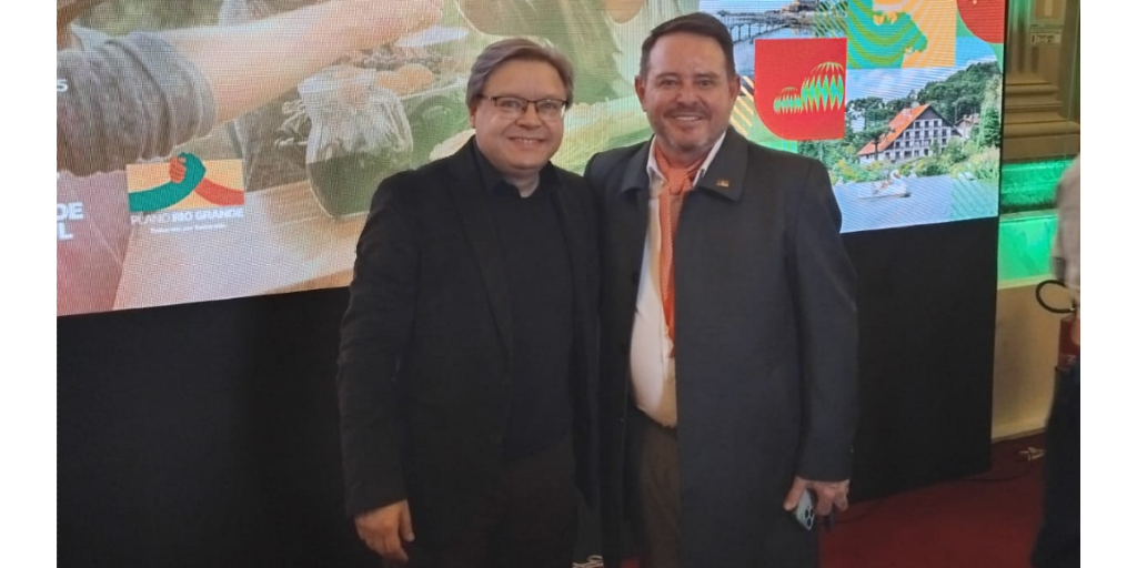 Na foto, Cogoy com Ronaldo Santini, Secretário de Turismo do RS